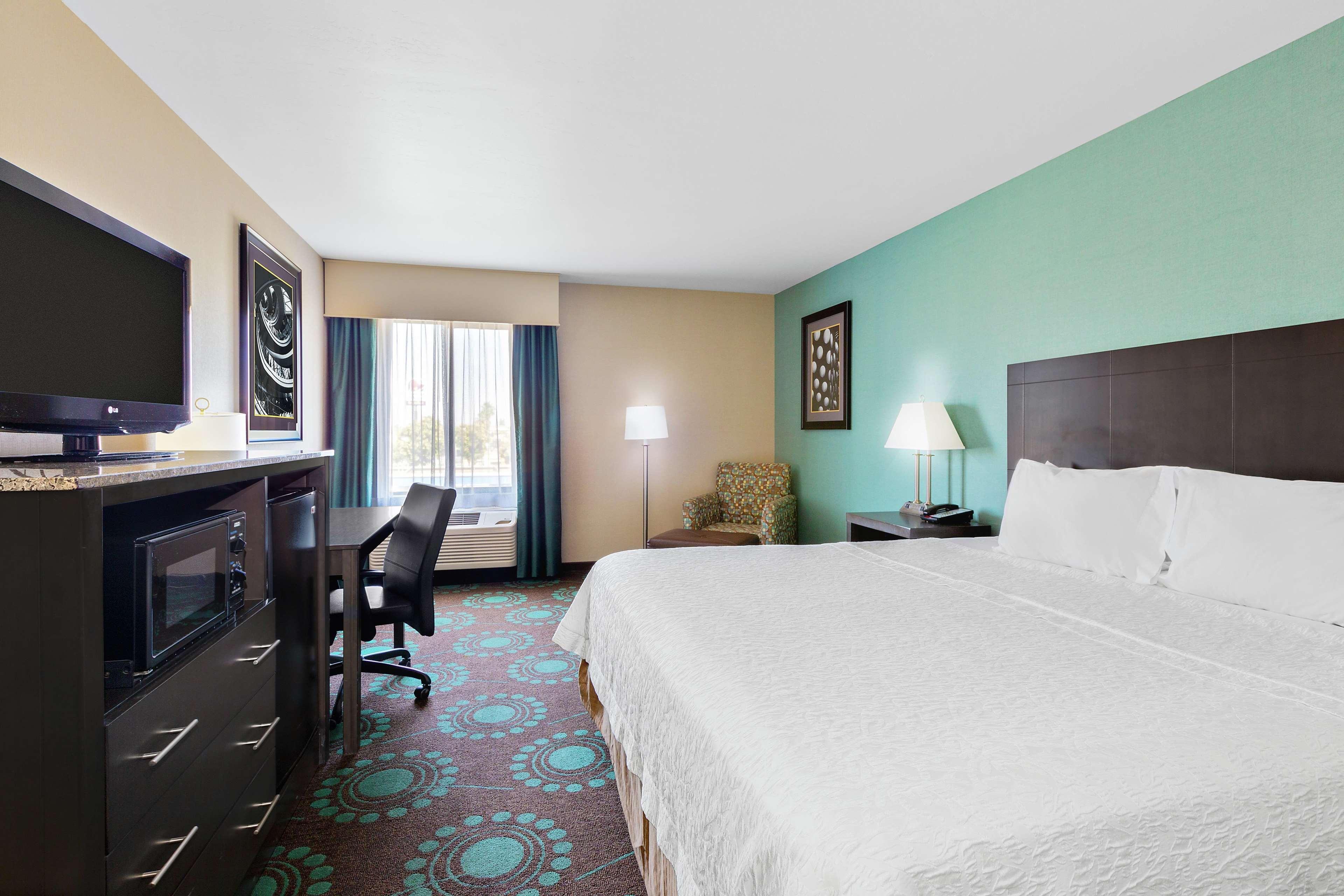 Spark By Hilton Bakersfield Central Экстерьер фото