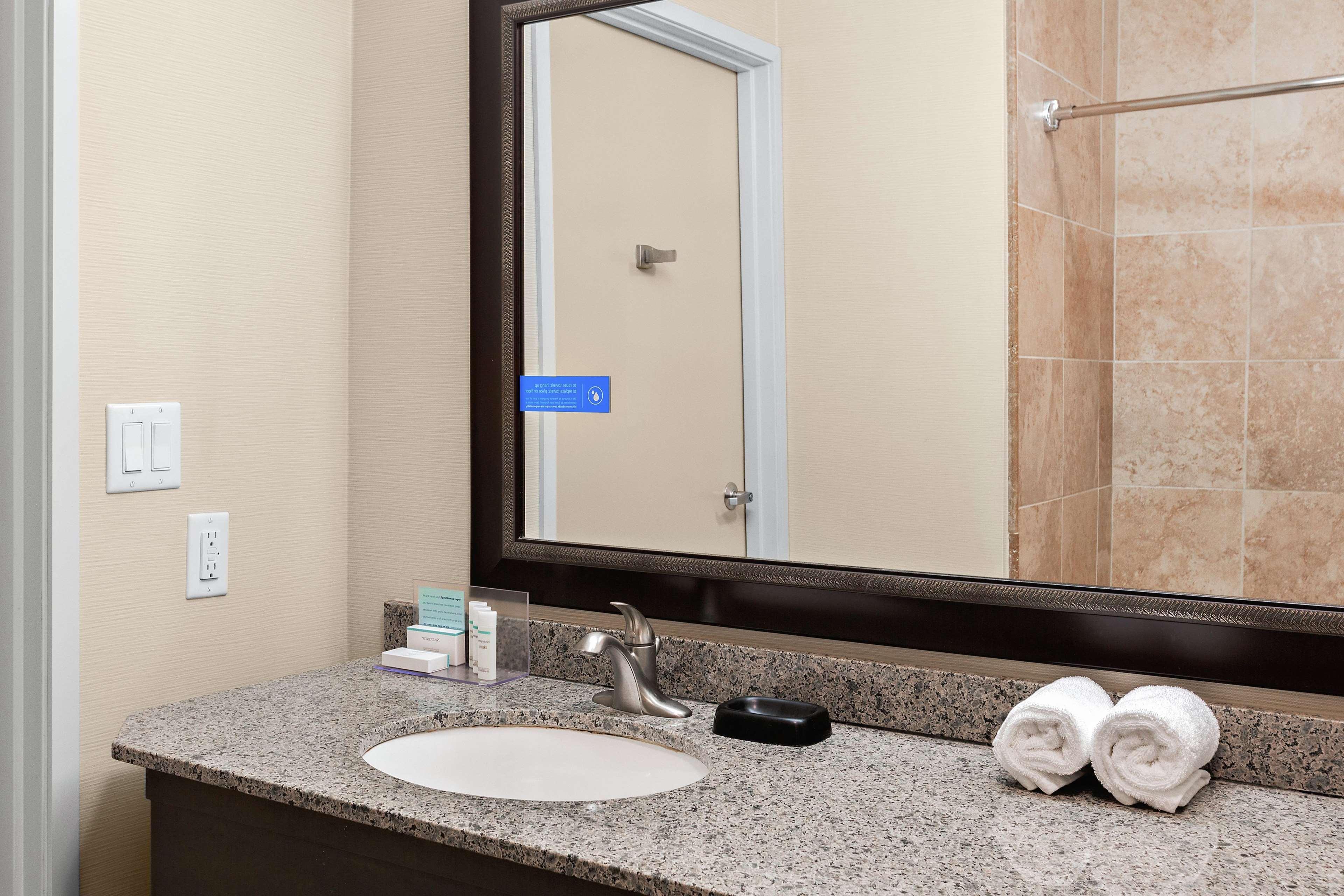 Spark By Hilton Bakersfield Central Экстерьер фото
