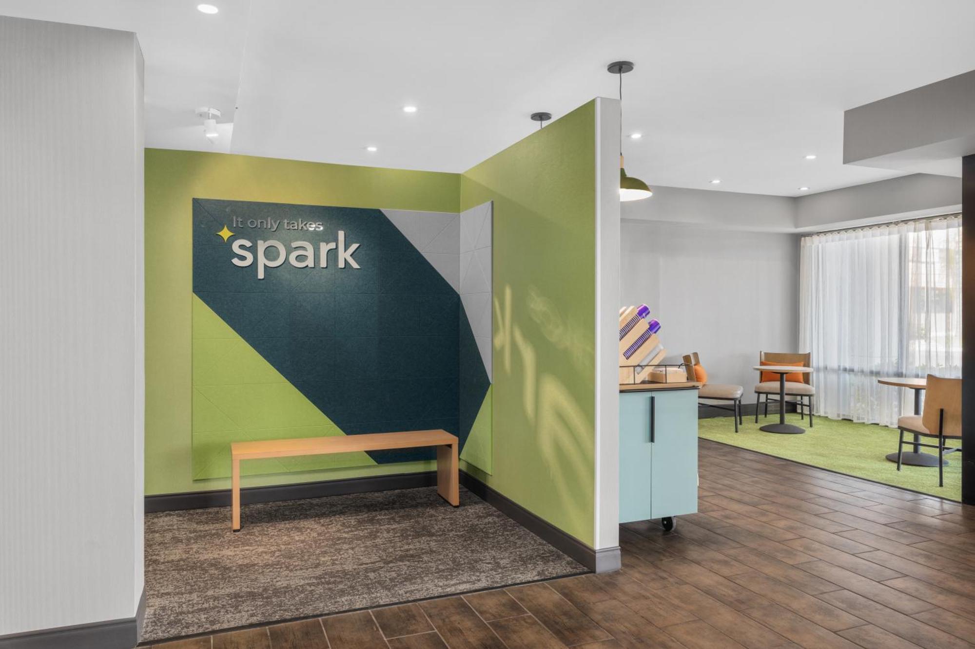 Spark By Hilton Bakersfield Central Экстерьер фото
