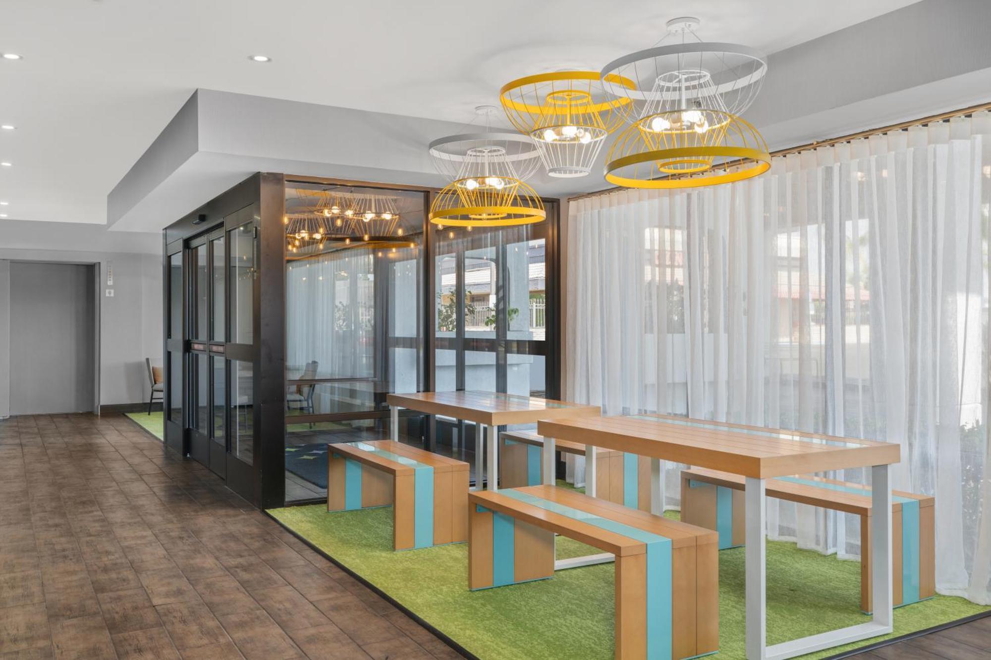 Spark By Hilton Bakersfield Central Экстерьер фото