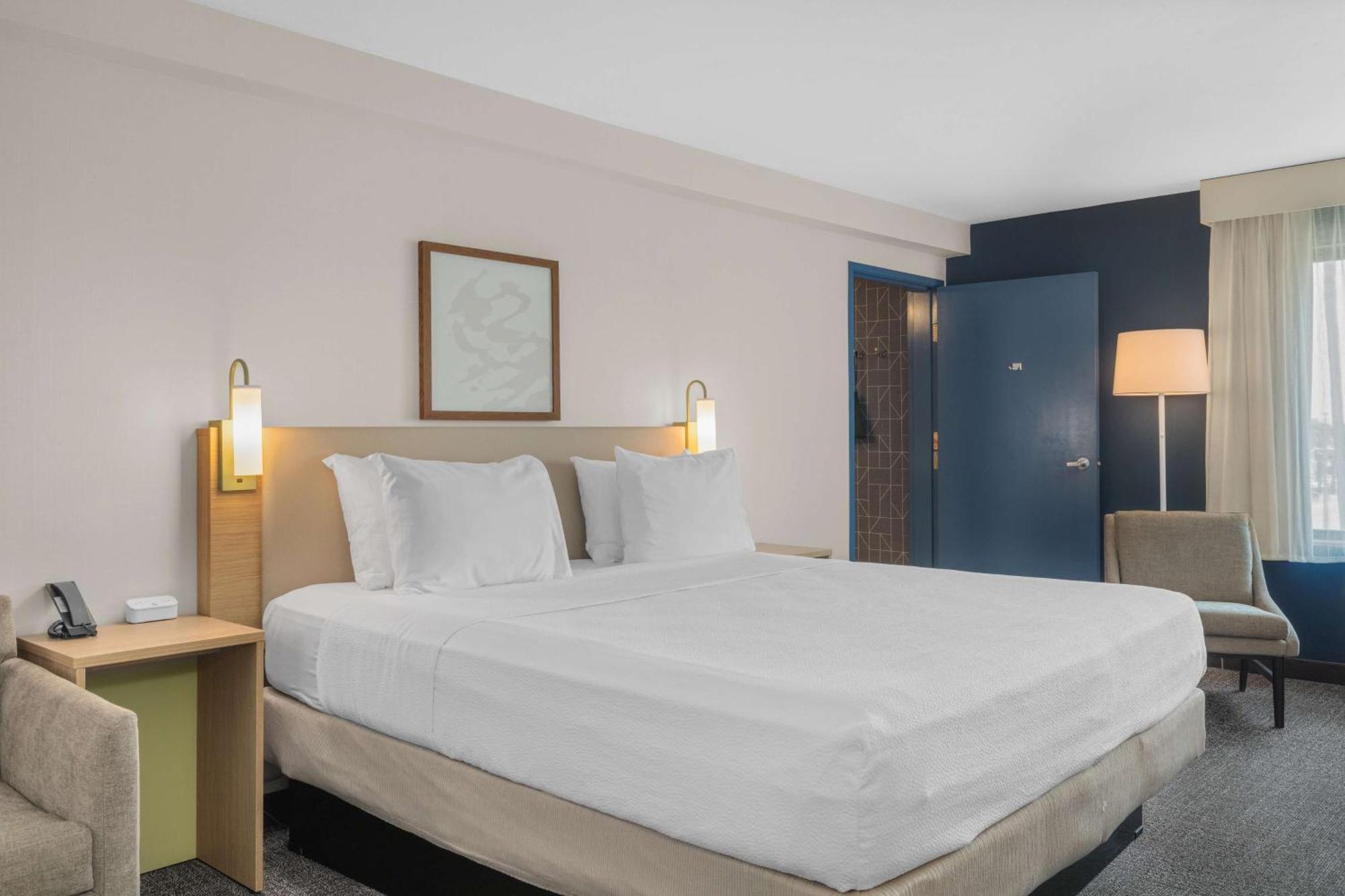 Spark By Hilton Bakersfield Central Экстерьер фото